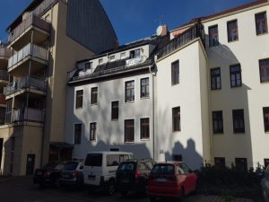 Das Bild zeigt die Hofseite des Mehrfamilienhauses Bautzener Str. 5 in Görlitz